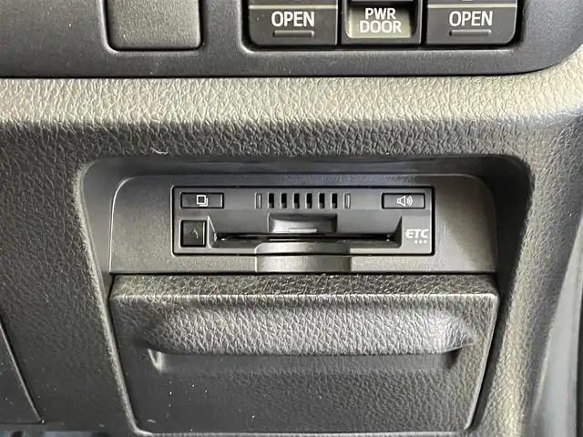 トヨタ ノア ハイブリッド X 群馬県 2020(令2)年 3.5万km ホワイトパールクリスタルシャイン 純正９型ナビ　純正１２．１型フリップダウンモニター　両側パワースライドドア　クルーズコントロール　レーンアシスト　衝突軽減システム　オートマチックハイビーム　横滑り防止　ステアリングスイッチ　禁煙車