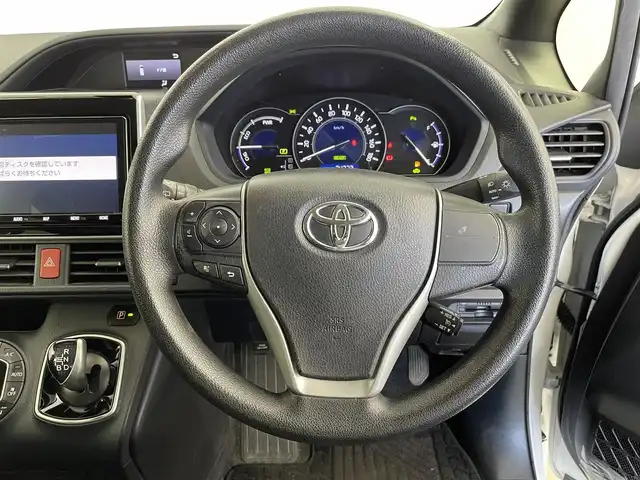 トヨタ ノア ハイブリッド X 群馬県 2020(令2)年 3.5万km ホワイトパールクリスタルシャイン 純正９型ナビ　純正１２．１型フリップダウンモニター　両側パワースライドドア　クルーズコントロール　レーンアシスト　衝突軽減システム　オートマチックハイビーム　横滑り防止　ステアリングスイッチ　禁煙車