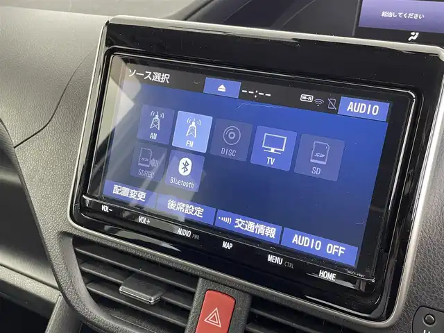 トヨタ ノア ハイブリッド X 群馬県 2020(令2)年 3.5万km ホワイトパールクリスタルシャイン 純正９型ナビ　純正１２．１型フリップダウンモニター　両側パワースライドドア　クルーズコントロール　レーンアシスト　衝突軽減システム　オートマチックハイビーム　横滑り防止　ステアリングスイッチ　禁煙車