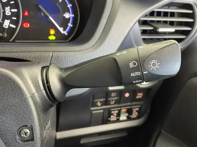 トヨタ ノア ハイブリッド X 群馬県 2020(令2)年 3.5万km ホワイトパールクリスタルシャイン 純正９型ナビ　純正１２．１型フリップダウンモニター　両側パワースライドドア　クルーズコントロール　レーンアシスト　衝突軽減システム　オートマチックハイビーム　横滑り防止　ステアリングスイッチ　禁煙車