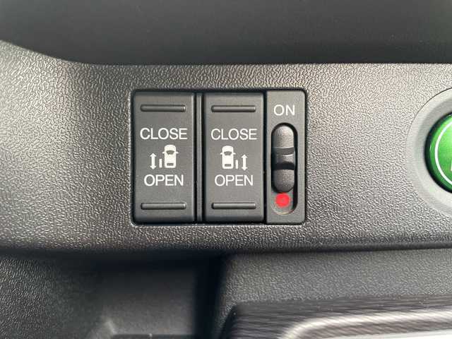 ホンダ ステップワゴン スパーダ eHEV G EXホンダS 広島県 2021(令3)年 6.3万km プレミアムスパークルブラックパール 禁煙/ホンダセンシング/・衝突軽減ブレーキ〈CMBS〉/・誤発進抑制機能/・歩行者事故低減ステアリング/・外逸脱抑制機能/・渋滞追従機能付アダプティブ・クルーズ・コントロール/・LKAS〈車線維持支援システム〉/・先行車発進お知らせ機能/・標識認識機能/純正10型ナビ/・CD/DVD/Bluetooth/フルセグTV/ApplecarPlay/バックカメラ/両側パワースライドドア/わくわくゲート/革巻きステアリング/ステアリングスイッチ/オートライト/LEDヘッドライト/フォグランプ/ハーフレザーシート/シートヒーター/コンフォートビューパッケージ/電動パーキングブレーキ/オートブレーキホールド/純正フロアマット/ドアバイザー/ビルトインETC2.0/W+サイド+カーテンエアバック