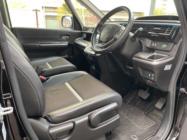 ホンダ ステップワゴン スパーダ eHEV G EXホンダS 広島県 2021(令3)年 6.3万km プレミアムスパークルブラックパール 禁煙/ホンダセンシング/・衝突軽減ブレーキ〈CMBS〉/・誤発進抑制機能/・歩行者事故低減ステアリング/・外逸脱抑制機能/・渋滞追従機能付アダプティブ・クルーズ・コントロール/・LKAS〈車線維持支援システム〉/・先行車発進お知らせ機能/・標識認識機能/純正10型ナビ/・CD/DVD/Bluetooth/フルセグTV/ApplecarPlay/バックカメラ/両側パワースライドドア/わくわくゲート/革巻きステアリング/ステアリングスイッチ/オートライト/LEDヘッドライト/フォグランプ/ハーフレザーシート/シートヒーター/コンフォートビューパッケージ/電動パーキングブレーキ/オートブレーキホールド/純正フロアマット/ドアバイザー/ビルトインETC2.0/W+サイド+カーテンエアバック