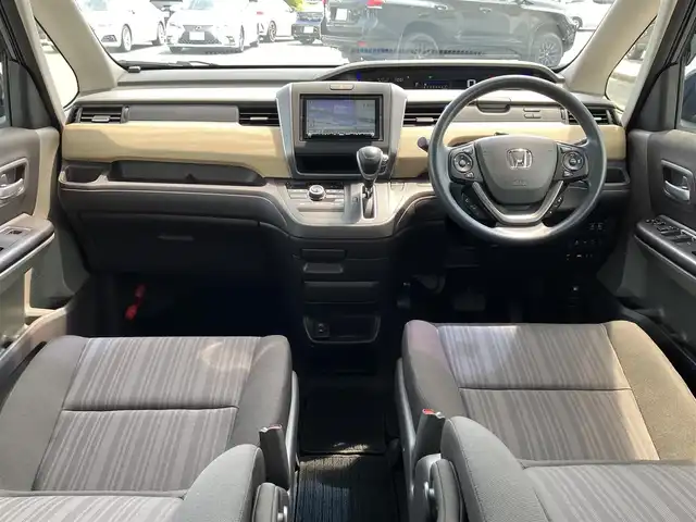 ホンダ フリード G ホンダセンシング 三重県 2017(平29)年 4.3万km コバルトブルーパール ホンダセンシング/　・衝突軽減ブレーキ/　・路外逸脱抑制機能/　・アダプティブクルーズコントロール(ACC)/♪クラリオンナビ/　・Bluetooth・フルセグ・USB/　・DVD/CD再生・録音機能/♪両側パワースライドドア/♪スマートキー/♪プッシュスタート/♪LEDヘッドライト/♪オートライト/♪ビルトインETC/♪電動格納ミラー/♪ウィンカーミラー/♪ステアリングスイッチ/♪アイドリングストップ/♪ECON/♪フロアマット/♪後席サンシェード/♪プライバシーガラス/♪横滑り防止機能