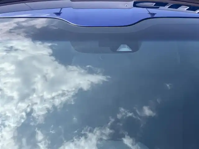 ホンダ フリード G ホンダセンシング 三重県 2017(平29)年 4.3万km コバルトブルーパール ホンダセンシング/　・衝突軽減ブレーキ/　・路外逸脱抑制機能/　・アダプティブクルーズコントロール(ACC)/♪クラリオンナビ/　・Bluetooth・フルセグ・USB/　・DVD/CD再生・録音機能/♪両側パワースライドドア/♪スマートキー/♪プッシュスタート/♪LEDヘッドライト/♪オートライト/♪ビルトインETC/♪電動格納ミラー/♪ウィンカーミラー/♪ステアリングスイッチ/♪アイドリングストップ/♪ECON/♪フロアマット/♪後席サンシェード/♪プライバシーガラス/♪横滑り防止機能
