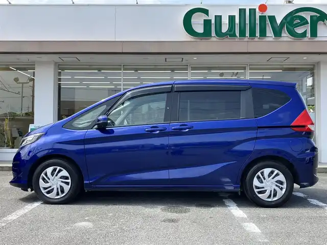 ホンダ フリード G ホンダセンシング 三重県 2017(平29)年 4.3万km コバルトブルーパール ホンダセンシング/　・衝突軽減ブレーキ/　・路外逸脱抑制機能/　・アダプティブクルーズコントロール(ACC)/♪クラリオンナビ/　・Bluetooth・フルセグ・USB/　・DVD/CD再生・録音機能/♪両側パワースライドドア/♪スマートキー/♪プッシュスタート/♪LEDヘッドライト/♪オートライト/♪ビルトインETC/♪電動格納ミラー/♪ウィンカーミラー/♪ステアリングスイッチ/♪アイドリングストップ/♪ECON/♪フロアマット/♪後席サンシェード/♪プライバシーガラス/♪横滑り防止機能