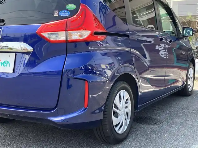 ホンダ フリード G ホンダセンシング 三重県 2017(平29)年 4.3万km コバルトブルーパール ホンダセンシング/　・衝突軽減ブレーキ/　・路外逸脱抑制機能/　・アダプティブクルーズコントロール(ACC)/♪クラリオンナビ/　・Bluetooth・フルセグ・USB/　・DVD/CD再生・録音機能/♪両側パワースライドドア/♪スマートキー/♪プッシュスタート/♪LEDヘッドライト/♪オートライト/♪ビルトインETC/♪電動格納ミラー/♪ウィンカーミラー/♪ステアリングスイッチ/♪アイドリングストップ/♪ECON/♪フロアマット/♪後席サンシェード/♪プライバシーガラス/♪横滑り防止機能