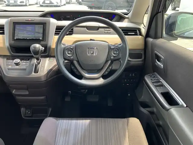 ホンダ フリード G ホンダセンシング 三重県 2017(平29)年 4.3万km コバルトブルーパール ホンダセンシング/　・衝突軽減ブレーキ/　・路外逸脱抑制機能/　・アダプティブクルーズコントロール(ACC)/♪クラリオンナビ/　・Bluetooth・フルセグ・USB/　・DVD/CD再生・録音機能/♪両側パワースライドドア/♪スマートキー/♪プッシュスタート/♪LEDヘッドライト/♪オートライト/♪ビルトインETC/♪電動格納ミラー/♪ウィンカーミラー/♪ステアリングスイッチ/♪アイドリングストップ/♪ECON/♪フロアマット/♪後席サンシェード/♪プライバシーガラス/♪横滑り防止機能