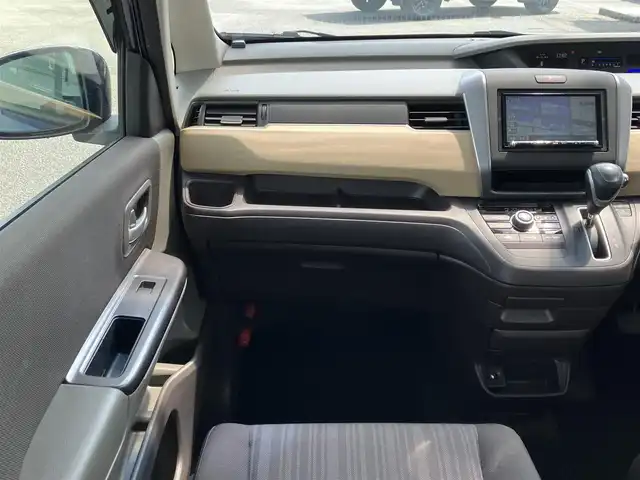 ホンダ フリード G ホンダセンシング 三重県 2017(平29)年 4.3万km コバルトブルーパール ホンダセンシング/　・衝突軽減ブレーキ/　・路外逸脱抑制機能/　・アダプティブクルーズコントロール(ACC)/♪クラリオンナビ/　・Bluetooth・フルセグ・USB/　・DVD/CD再生・録音機能/♪両側パワースライドドア/♪スマートキー/♪プッシュスタート/♪LEDヘッドライト/♪オートライト/♪ビルトインETC/♪電動格納ミラー/♪ウィンカーミラー/♪ステアリングスイッチ/♪アイドリングストップ/♪ECON/♪フロアマット/♪後席サンシェード/♪プライバシーガラス/♪横滑り防止機能