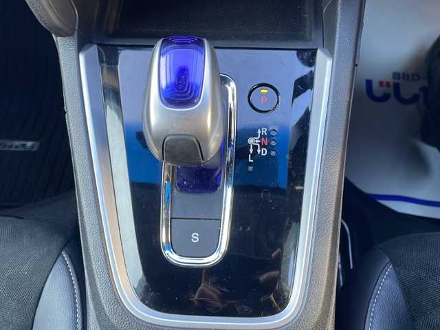 ホンダ シャトル ハイブリッド X 道央・札幌 2016(平28)年 8.2万km ミッドナイトブルービームM (株)IDOMが運営する【じしゃロン札幌店】の自社ローン専用車両になります。こちらは現金またはオートローンご利用価格です。自社ローンご希望の方は別途その旨お申し付けください。/・純正メモリーナビ/・Bluetooth/・ワンセグTV/・ビルトインETC/・バックカメラ/・社外前後ドライブレコーダー/・LEDヘッドライト/・フルフラットシート/・サイドエアバック/・4WD/・ハイブリッド