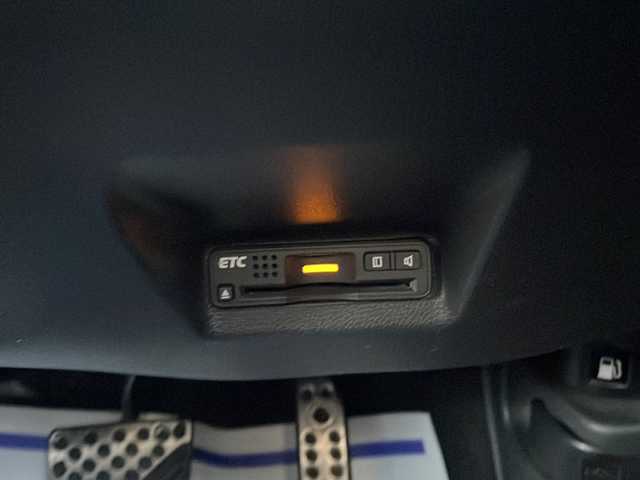 ホンダ シャトル ハイブリッド X 道央・札幌 2016(平28)年 8.2万km ミッドナイトブルービームM (株)IDOMが運営する【じしゃロン札幌店】の自社ローン専用車両になります。こちらは現金またはオートローンご利用価格です。自社ローンご希望の方は別途その旨お申し付けください。/・純正メモリーナビ/・Bluetooth/・ワンセグTV/・ビルトインETC/・バックカメラ/・社外前後ドライブレコーダー/・LEDヘッドライト/・フルフラットシート/・サイドエアバック/・4WD/・ハイブリッド