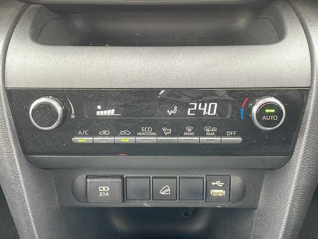 トヨタ ヤリスクロス G 道北・旭川 2021(令3)年 4.9万km ホワイトパールクリスタルシャイン /ワンオーナー//４ＷＤ//禁煙車//寒冷地仕様//純正ディスプレイオーディオ//フルセグ・ＢＴ・ＵＳＢ//バックカメラ//トヨタセーフティセンス//レーダークルーズコントロール//オートハイビーム//先行車発進お知らせ//レーントレーシングアシスト//プリクラッシュセーフティ//クリアランスソナー//パーキングサポートブレーキ//ロードサインアシスト//オートライト//ブレーキホールド　//ミラーヒーター//フロントワイパーデアイサー//社外前後ドライブレコーダー//社外１６インチアルミ冬タイヤ//純正１６インチアルミ夏タイヤ積込//保証書・取説//スペアキー×１