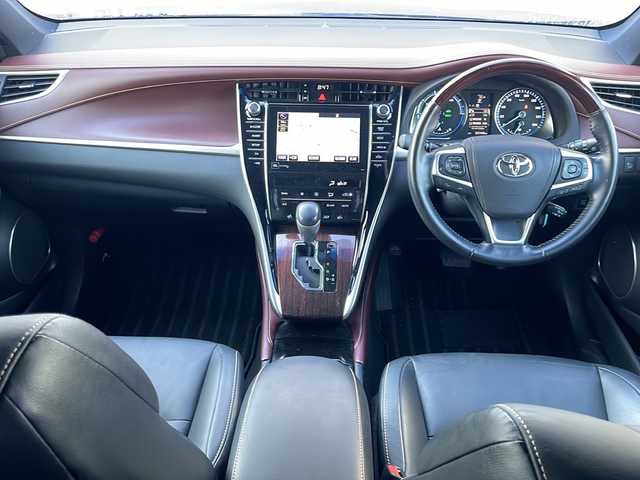トヨタ ハリアー ハイブリッド プレミアム アドバンスドP 長野県 2015(平27)年 5.3万km ブラキッシュレッドマイカ ・純正8インチメーカーオプションナビゲーション/CD DVD フルセグTV　Bluetooth/・全方位カメラ/・ビルトインETC/・JBLサウンド/・プリクラッシュセーフティ/・レーンキープアシスト/・レーダークルーズコントロール/・オートマチックハイビーム/・パワーバックドア/・純正18インチアルミホイール/・LEDヘッドライト/・オートライト/・フォグライト/・コーナーセンサー/・運転席メモリーシート/・パワーシート(D/N)/・シートヒーター(D/N)/・ウィンカーミラー/・電動格納ミラー/・スマートキー/・エンジンプッシュスタート