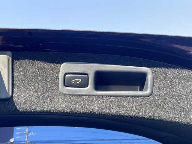 トヨタ ハリアー ハイブリッド プレミアム アドバンスドP 長野県 2015(平27)年 5.3万km ブラキッシュレッドマイカ ・純正8インチメーカーオプションナビゲーション/CD DVD フルセグTV　Bluetooth/・全方位カメラ/・ビルトインETC/・JBLサウンド/・プリクラッシュセーフティ/・レーンキープアシスト/・レーダークルーズコントロール/・オートマチックハイビーム/・パワーバックドア/・純正18インチアルミホイール/・LEDヘッドライト/・オートライト/・フォグライト/・コーナーセンサー/・運転席メモリーシート/・パワーシート(D/N)/・シートヒーター(D/N)/・ウィンカーミラー/・電動格納ミラー/・スマートキー/・エンジンプッシュスタート