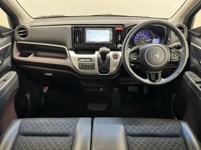 ホンダ Ｎ ＷＧＮ カスタム G ターボパッケージ 三重県 2014(平26)年 1.3万km ポリッシュドメタルメタリック ガソリン・ターボ/FF/MTモード付インパネCVT/純正 7インチナビ VXM-145C/（FM/AM/CD/USB/iPod/SD/VTR/AUX）/バックカメラ/安全/・近距離衝突軽減ブレーキ［CTBA］/・VSA（ABS＋TCS＋横すべり抑制）/・SRS サイド＆カーテンエアバッグ/装備/・ハーフレザーシート/・クルーズコントロール/・パドルシフト/・オートエアコン/・オートライト/・キセノンヘッドライト/・フロントフォグランプ/・ステアリングスイッチ/・電動格納ドアミラー（ウインカー付）/・純正14inAW/・プッシュスタート/・スマートキーx2/・本革巻きステアリング/・リアシートベルトインジケータ付きインナーミラー/など