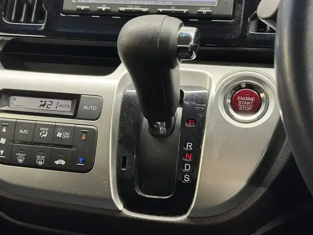 ホンダ Ｎ ＷＧＮ カスタム G ターボパッケージ 三重県 2014(平26)年 1.3万km ポリッシュドメタルメタリック ガソリン・ターボ/FF/MTモード付インパネCVT/純正 7インチナビ VXM-145C/（FM/AM/CD/USB/iPod/SD/VTR/AUX）/バックカメラ/安全/・近距離衝突軽減ブレーキ［CTBA］/・VSA（ABS＋TCS＋横すべり抑制）/・SRS サイド＆カーテンエアバッグ/装備/・ハーフレザーシート/・クルーズコントロール/・パドルシフト/・オートエアコン/・オートライト/・キセノンヘッドライト/・フロントフォグランプ/・ステアリングスイッチ/・電動格納ドアミラー（ウインカー付）/・純正14inAW/・プッシュスタート/・スマートキーx2/・本革巻きステアリング/・リアシートベルトインジケータ付きインナーミラー/など