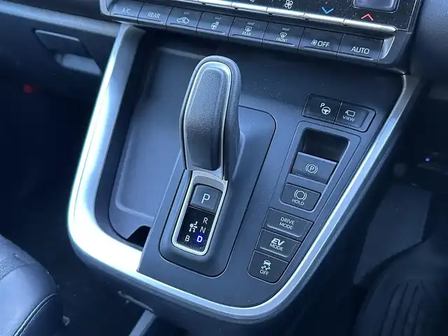 トヨタ ヴォクシー ハイブリッド S－Z 東京都 2023(令5)年 2.8万km 黒 ナビゲーション　/フルセグテレビ　/ＣＤ＆ＤＶＤ　/ブルートゥース　/ＵＳＢ接続　/全方位カメラ　/ハーフレザーシート/シートヒーター/コーナーセンサー/ドライブレコーダー/衝突軽減ブレーキ　/車線逸脱警報　/アダプティブクルーズ　/両側パワースライドドア　/保証書　/取扱説明書　/整備手帳