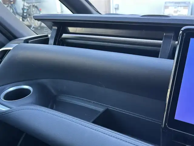 トヨタ ヴォクシー ハイブリッド S－Z 東京都 2023(令5)年 2.8万km 黒 ナビゲーション　/フルセグテレビ　/ＣＤ＆ＤＶＤ　/ブルートゥース　/ＵＳＢ接続　/全方位カメラ　/ハーフレザーシート/シートヒーター/コーナーセンサー/ドライブレコーダー/衝突軽減ブレーキ　/車線逸脱警報　/アダプティブクルーズ　/両側パワースライドドア　/保証書　/取扱説明書　/整備手帳