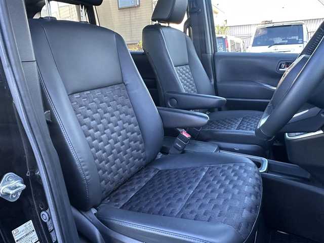 トヨタ ヴォクシー ハイブリッド S－Z 東京都 2023(令5)年 2.8万km 黒 ナビゲーション　/フルセグテレビ　/ＣＤ＆ＤＶＤ　/ブルートゥース　/ＵＳＢ接続　/全方位カメラ　/ハーフレザーシート/シートヒーター/コーナーセンサー/ドライブレコーダー/衝突軽減ブレーキ　/車線逸脱警報　/アダプティブクルーズ　/両側パワースライドドア　/保証書　/取扱説明書　/整備手帳