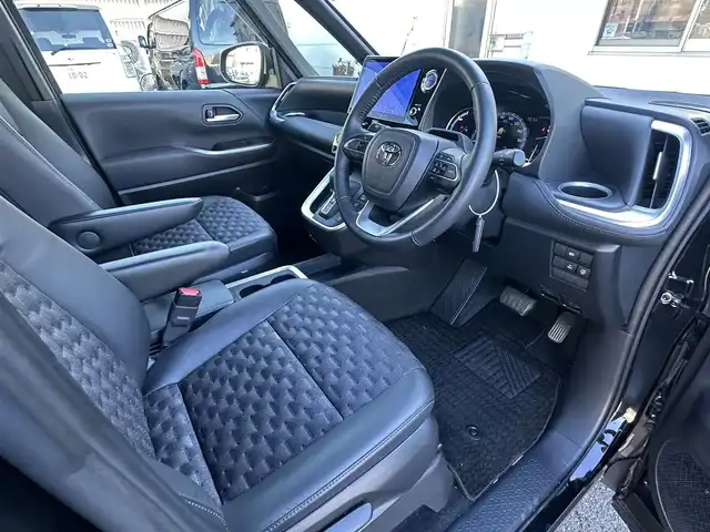 トヨタ ヴォクシー ハイブリッド S－Z 東京都 2023(令5)年 2.8万km 黒 ナビゲーション　/フルセグテレビ　/ＣＤ＆ＤＶＤ　/ブルートゥース　/ＵＳＢ接続　/全方位カメラ　/ハーフレザーシート/シートヒーター/コーナーセンサー/ドライブレコーダー/衝突軽減ブレーキ　/車線逸脱警報　/アダプティブクルーズ　/両側パワースライドドア　/保証書　/取扱説明書　/整備手帳