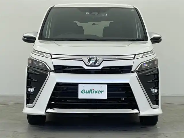 トヨタ ヴォクシー ZS 煌Ⅱ 群馬県 2020(令2)年 4.9万km ホワイトパールクリスタルシャイン 純正9インチナビ(NSZT-Y68T)/AM/FM/CD/DVD/BT/フルセグ/純正12.1インチフリップダウンモニター/ビルトインETC/バックカメラ/社外前後ドラレコ/トヨタセーフティセンス/プリクラッシュセーフティ/レーンディパーチャーアラート/オートマチックハイビーム/クルーズコントロール/コーナーセンサー/両側パワースライドドア/LEDヘッドライト/スマートキー/プッシュスタート