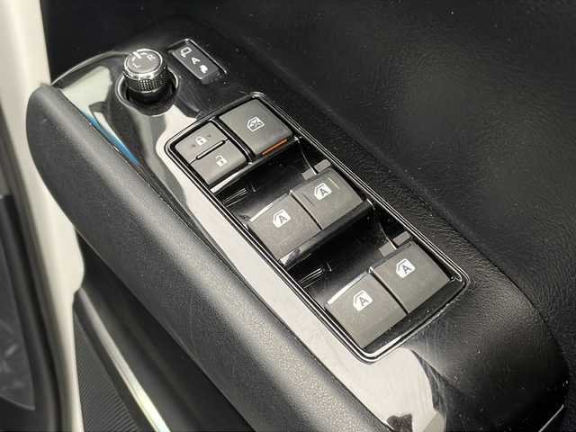 トヨタ ヴェルファイア Z Gエディション 宮崎県 2015(平27)年 6.2万km ホワイトパールクリスタルシャイン 禁煙車/プリクラッシュセーフティシステム/純正10.5型ディスプレイオーディオ/（AUX/HDMI/Bluetooth/FMAM/フルセグTV/ナビ）/純正13.3型リアフリップダウンモニター/純正JBLサウンドシステム/純正ビルトインDSRC ETC/純正キセノンオートライト/純正フォグ/純正18インチアルミ/純正フロアマット/アダプティブクルーズコントロール/黒本革シート/前席パワーシート/シートヒーター/エグゼクティブパワーシート/ウッドコンビ本革巻ハンドル/マホガニーウッドパネル/パワーバックドア/スマートキー/プッシュエンジンスタート/新車時保証書/取扱い説明書