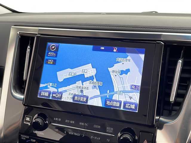 トヨタ ヴェルファイア Z Gエディション 宮崎県 2015(平27)年 6.2万km ホワイトパールクリスタルシャイン 禁煙車/プリクラッシュセーフティシステム/純正10.5型ディスプレイオーディオ/（AUX/HDMI/Bluetooth/FMAM/フルセグTV/ナビ）/純正13.3型リアフリップダウンモニター/純正JBLサウンドシステム/純正ビルトインDSRC ETC/純正キセノンオートライト/純正フォグ/純正18インチアルミ/純正フロアマット/アダプティブクルーズコントロール/黒本革シート/前席パワーシート/シートヒーター/エグゼクティブパワーシート/ウッドコンビ本革巻ハンドル/マホガニーウッドパネル/パワーバックドア/スマートキー/プッシュエンジンスタート/新車時保証書/取扱い説明書