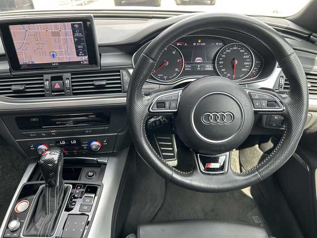 アウディ Ａ６ 2．0 TFSI クワトロ 道東・釧路十勝 2018(平30)年 4.5万km グレイシアホワイトメタリック ワンオーナー車/パークアシストパッケージ/　・パークアシスト/　・サラウンドビューカメラ/アシスタンスパッケージ/　・アクティブレーンアシスト/　・サイドアシスト/　・アダプティブクルーズコントロール/純正メモリナビ/TV/CD/DVD/BT/USB/SD/マトリクスLEDヘッドライト/オートライト/リアフォグライト/BOSEサウンドシステム/黒革/シートヒーター/メモリ付きパワーシート/純正ドライブレコーダー(前)/純正19インチAW/純正フロアマット/パドルシフト/ETC
