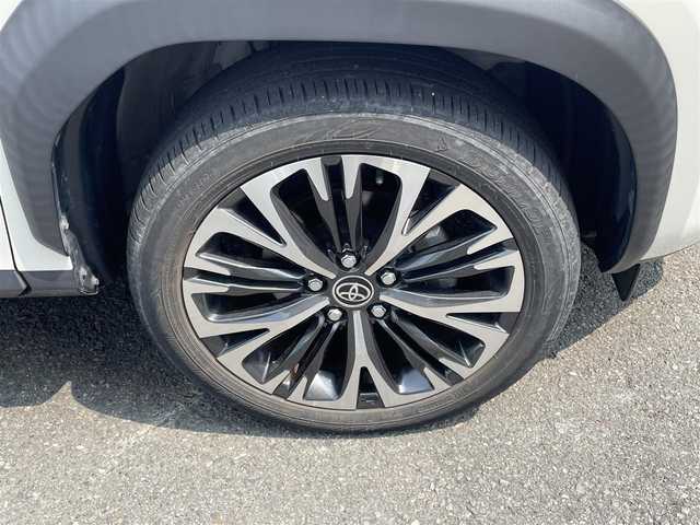 トヨタ ヤリスクロス ハイブリッド Z 静岡県 2022(令4)年 2.2万km ブラックマイカ/ホワイトパールクリスタルシャイン 2トーン ワンオーナー/純正ディスプレイオーディオ/フルセグTV/Bluetooth/USB/全方位カメラ/ハーフレザーシート/プリクラッシュセーフティ/レーンキープアシスト/レーダークルーズコントロール/ブラインドスポットモニター/クリアランスソナー/前方ドライブレコーダー/前席シートヒーター /運転席パワーシート/ビルトインETC/LEDヘッドライト/スマートキー×2/保証書/取扱説明書/オーディオ取扱説明書/R5/6点検記録簿有