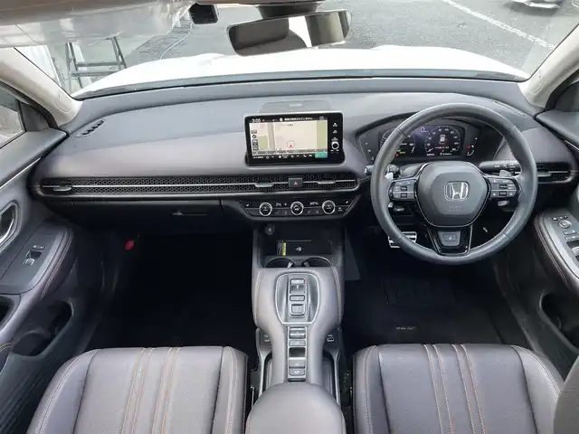 ホンダ ＺＲ－Ｖ ハイブリッド e:HEV Z 東京都 2024(令6)年 1.8万km プラチナホワイトパール 純正９型ワイドディスプレィオーディオナビ/・BluetoothAudio　/・AppleCarPlay＆AndroidoAuto/・AM/FM/フルセグ/BOSEサウンドシステム /アラウンドビューモニター /全席レザーシート/・前席シートヒーター /・Dメモリパワーシート/・前席パワーシート/ブラインドスポットモニター /前後ドライブレコーダー /おくだけ充電 /ステアリングヒーター/LEDヘッドランプ/ホンダセンシング/（予防運転支援システム）/・衝突軽減ブレーキ/・後方誤発進抑制機能/・歩行者事故低減ステアリング/・追従機能付きクルーズコントロール/・車線維持支援システム/・標識認識機能/・後退時出庫サポート/・パーキングセンサーシステム/プッシュエンジンスタート/純正フロアマット/スマートキー/保証書＆取説