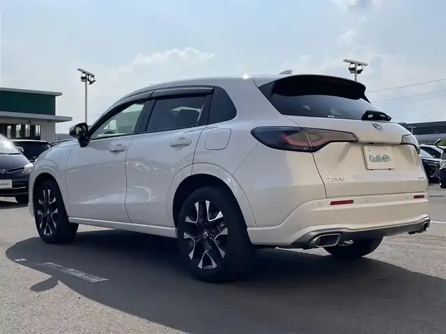 ホンダ ＺＲ－Ｖ ハイブリッド e:HEV Z 東京都 2024(令6)年 1.8万km プラチナホワイトパール 純正９型ワイドディスプレィオーディオナビ/・BluetoothAudio　/・AppleCarPlay＆AndroidoAuto/・AM/FM/フルセグ/BOSEサウンドシステム /アラウンドビューモニター /全席レザーシート/・前席シートヒーター /・Dメモリパワーシート/・前席パワーシート/ブラインドスポットモニター /前後ドライブレコーダー /おくだけ充電 /ステアリングヒーター/LEDヘッドランプ/ホンダセンシング/（予防運転支援システム）/・衝突軽減ブレーキ/・後方誤発進抑制機能/・歩行者事故低減ステアリング/・追従機能付きクルーズコントロール/・車線維持支援システム/・標識認識機能/・後退時出庫サポート/・パーキングセンサーシステム/プッシュエンジンスタート/純正フロアマット/スマートキー/保証書＆取説