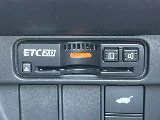 ホンダ ＺＲ－Ｖ ハイブリッド e:HEV Z 東京都 2024(令6)年 1.8万km プラチナホワイトパール 純正９型ワイドディスプレィオーディオナビ/・BluetoothAudio　/・AppleCarPlay＆AndroidoAuto/・AM/FM/フルセグ/BOSEサウンドシステム /アラウンドビューモニター /全席レザーシート/・前席シートヒーター /・Dメモリパワーシート/・前席パワーシート/ブラインドスポットモニター /前後ドライブレコーダー /おくだけ充電 /ステアリングヒーター/LEDヘッドランプ/ホンダセンシング/（予防運転支援システム）/・衝突軽減ブレーキ/・後方誤発進抑制機能/・歩行者事故低減ステアリング/・追従機能付きクルーズコントロール/・車線維持支援システム/・標識認識機能/・後退時出庫サポート/・パーキングセンサーシステム/プッシュエンジンスタート/純正フロアマット/スマートキー/保証書＆取説