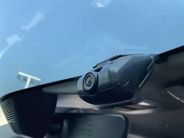ホンダ ＺＲ－Ｖ ハイブリッド e:HEV Z 東京都 2024(令6)年 1.8万km プラチナホワイトパール 純正９型ワイドディスプレィオーディオナビ/・BluetoothAudio　/・AppleCarPlay＆AndroidoAuto/・AM/FM/フルセグ/BOSEサウンドシステム /アラウンドビューモニター /全席レザーシート/・前席シートヒーター /・Dメモリパワーシート/・前席パワーシート/ブラインドスポットモニター /前後ドライブレコーダー /おくだけ充電 /ステアリングヒーター/LEDヘッドランプ/ホンダセンシング/（予防運転支援システム）/・衝突軽減ブレーキ/・後方誤発進抑制機能/・歩行者事故低減ステアリング/・追従機能付きクルーズコントロール/・車線維持支援システム/・標識認識機能/・後退時出庫サポート/・パーキングセンサーシステム/プッシュエンジンスタート/純正フロアマット/スマートキー/保証書＆取説