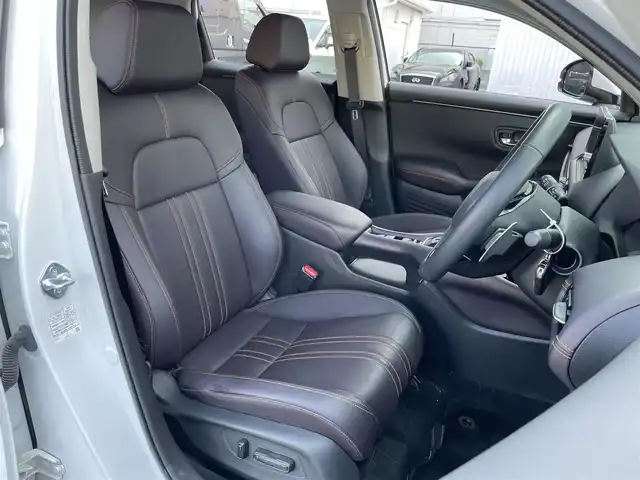 ホンダ ＺＲ－Ｖ ハイブリッド e:HEV Z 東京都 2024(令6)年 1.8万km プラチナホワイトパール 純正９型ワイドディスプレィオーディオナビ/・BluetoothAudio　/・AppleCarPlay＆AndroidoAuto/・AM/FM/フルセグ/BOSEサウンドシステム /アラウンドビューモニター /全席レザーシート/・前席シートヒーター /・Dメモリパワーシート/・前席パワーシート/ブラインドスポットモニター /前後ドライブレコーダー /おくだけ充電 /ステアリングヒーター/LEDヘッドランプ/ホンダセンシング/（予防運転支援システム）/・衝突軽減ブレーキ/・後方誤発進抑制機能/・歩行者事故低減ステアリング/・追従機能付きクルーズコントロール/・車線維持支援システム/・標識認識機能/・後退時出庫サポート/・パーキングセンサーシステム/プッシュエンジンスタート/純正フロアマット/スマートキー/保証書＆取説