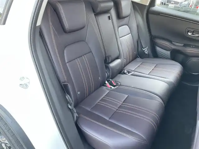 ホンダ ＺＲ－Ｖ ハイブリッド e:HEV Z 東京都 2024(令6)年 1.8万km プラチナホワイトパール 純正９型ワイドディスプレィオーディオナビ/・BluetoothAudio　/・AppleCarPlay＆AndroidoAuto/・AM/FM/フルセグ/BOSEサウンドシステム /アラウンドビューモニター /全席レザーシート/・前席シートヒーター /・Dメモリパワーシート/・前席パワーシート/ブラインドスポットモニター /前後ドライブレコーダー /おくだけ充電 /ステアリングヒーター/LEDヘッドランプ/ホンダセンシング/（予防運転支援システム）/・衝突軽減ブレーキ/・後方誤発進抑制機能/・歩行者事故低減ステアリング/・追従機能付きクルーズコントロール/・車線維持支援システム/・標識認識機能/・後退時出庫サポート/・パーキングセンサーシステム/プッシュエンジンスタート/純正フロアマット/スマートキー/保証書＆取説