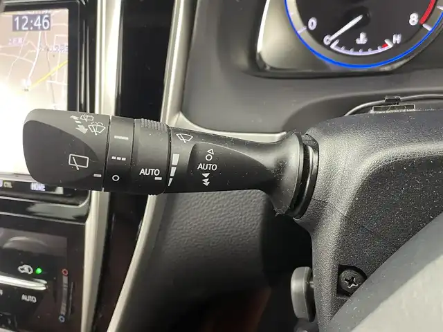 トヨタ ハリアー プレミアム 埼玉県 2020(令2)年 3.4万km ホワイトパールクリスタルシャイン 純正9型ナビ　バックカメラ　ハーフレザー　追従走行　ＭＴモード付　フルセグＴＶ　ＥＴＣ　純正フロアマット　パワーシート　衝突被害軽減　電動リアゲート　スマートキー　アイドリングストップ　
