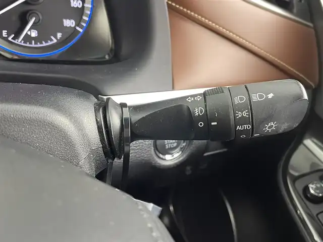 トヨタ ハリアー プレミアム 埼玉県 2020(令2)年 3.4万km ホワイトパールクリスタルシャイン 純正9型ナビ　バックカメラ　ハーフレザー　追従走行　ＭＴモード付　フルセグＴＶ　ＥＴＣ　純正フロアマット　パワーシート　衝突被害軽減　電動リアゲート　スマートキー　アイドリングストップ　