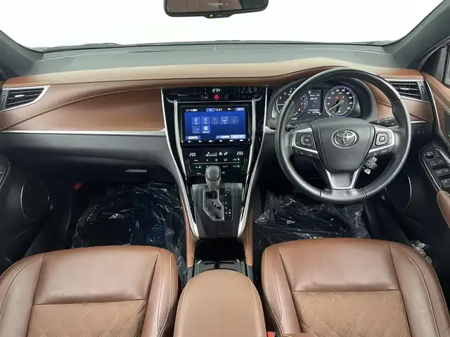 トヨタ ハリアー プレミアム 埼玉県 2020(令2)年 3.4万km ホワイトパールクリスタルシャイン 純正9型ナビ　バックカメラ　ハーフレザー　追従走行　ＭＴモード付　フルセグＴＶ　ＥＴＣ　純正フロアマット　パワーシート　衝突被害軽減　電動リアゲート　スマートキー　アイドリングストップ　