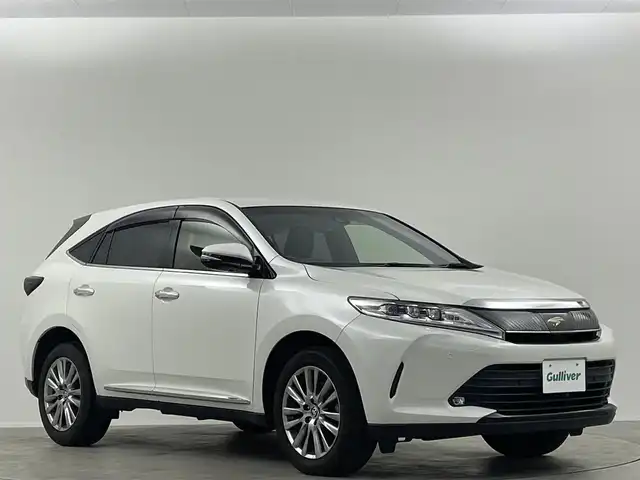 トヨタ ハリアー プレミアム 埼玉県 2020(令2)年 3.4万km ホワイトパールクリスタルシャイン 純正9型ナビ　バックカメラ　ハーフレザー　追従走行　ＭＴモード付　フルセグＴＶ　ＥＴＣ　純正フロアマット　パワーシート　衝突被害軽減　電動リアゲート　スマートキー　アイドリングストップ　