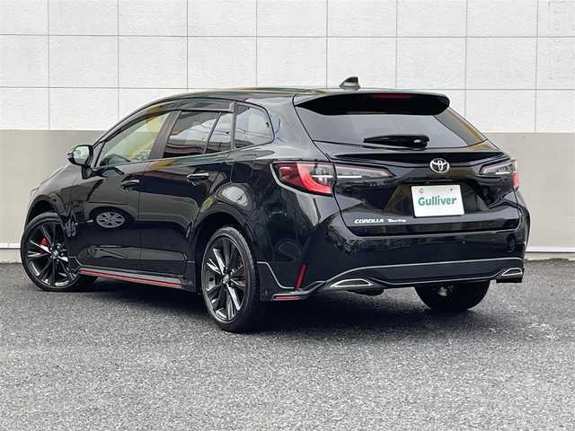 トヨタ カローラツーリング ダブルバイビー 東京都 2021(令3)年 1.8万km ブラックマイカ TRDフルエアロ/TRDドアハンドルプロテクター/モデリスタスカッフプレート/純正9インチディスプレイオーディオナビ/　DVD/CD/Bluetooth/バックカメラ/プリクラッシュセーフティ/レーンディパーチャーアラート/レーダークルーズコントロール/オートマチックハイビーム/クリアランスソナー/LEDヘッドライト/LEDデイライト/純正17インチアルミホイール/ハーフレザーシート/前後ドライブレコーダー/ビルトインETC/ステアリングスイッチ/革巻きステアリングホイール/電動オート格納ミラー/ウインカーミラー/プッシュスタート/スマートキー/スペアキー/ヘッドライトレベライザー/横すべり防止/保証書/取扱説明書