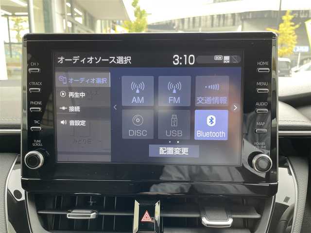 トヨタ カローラツーリング ダブルバイビー 東京都 2021(令3)年 1.8万km ブラックマイカ TRDフルエアロ/TRDドアハンドルプロテクター/モデリスタスカッフプレート/純正9インチディスプレイオーディオナビ/　DVD/CD/Bluetooth/バックカメラ/プリクラッシュセーフティ/レーンディパーチャーアラート/レーダークルーズコントロール/オートマチックハイビーム/クリアランスソナー/LEDヘッドライト/LEDデイライト/純正17インチアルミホイール/ハーフレザーシート/前後ドライブレコーダー/ビルトインETC/ステアリングスイッチ/革巻きステアリングホイール/電動オート格納ミラー/ウインカーミラー/プッシュスタート/スマートキー/スペアキー/ヘッドライトレベライザー/横すべり防止/保証書/取扱説明書