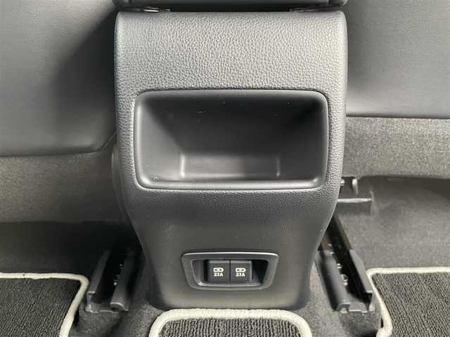 トヨタ カローラツーリング ダブルバイビー 東京都 2021(令3)年 1.8万km ブラックマイカ TRDフルエアロ/TRDドアハンドルプロテクター/モデリスタスカッフプレート/純正9インチディスプレイオーディオナビ/　DVD/CD/Bluetooth/バックカメラ/プリクラッシュセーフティ/レーンディパーチャーアラート/レーダークルーズコントロール/オートマチックハイビーム/クリアランスソナー/LEDヘッドライト/LEDデイライト/純正17インチアルミホイール/ハーフレザーシート/前後ドライブレコーダー/ビルトインETC/ステアリングスイッチ/革巻きステアリングホイール/電動オート格納ミラー/ウインカーミラー/プッシュスタート/スマートキー/スペアキー/ヘッドライトレベライザー/横すべり防止/保証書/取扱説明書