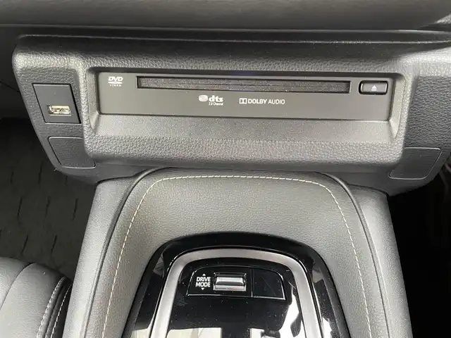 トヨタ カローラツーリング ダブルバイビー 東京都 2021(令3)年 1.8万km ブラックマイカ TRDフルエアロ/TRDドアハンドルプロテクター/モデリスタスカッフプレート/純正9インチディスプレイオーディオナビ/　DVD/CD/Bluetooth/バックカメラ/プリクラッシュセーフティ/レーンディパーチャーアラート/レーダークルーズコントロール/オートマチックハイビーム/クリアランスソナー/LEDヘッドライト/LEDデイライト/純正17インチアルミホイール/ハーフレザーシート/前後ドライブレコーダー/ビルトインETC/ステアリングスイッチ/革巻きステアリングホイール/電動オート格納ミラー/ウインカーミラー/プッシュスタート/スマートキー/スペアキー/ヘッドライトレベライザー/横すべり防止/保証書/取扱説明書