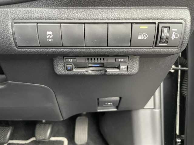 トヨタ カローラツーリング ダブルバイビー 東京都 2021(令3)年 1.8万km ブラックマイカ TRDフルエアロ/TRDドアハンドルプロテクター/モデリスタスカッフプレート/純正9インチディスプレイオーディオナビ/　DVD/CD/Bluetooth/バックカメラ/プリクラッシュセーフティ/レーンディパーチャーアラート/レーダークルーズコントロール/オートマチックハイビーム/クリアランスソナー/LEDヘッドライト/LEDデイライト/純正17インチアルミホイール/ハーフレザーシート/前後ドライブレコーダー/ビルトインETC/ステアリングスイッチ/革巻きステアリングホイール/電動オート格納ミラー/ウインカーミラー/プッシュスタート/スマートキー/スペアキー/ヘッドライトレベライザー/横すべり防止/保証書/取扱説明書