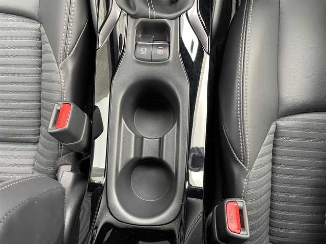 トヨタ カローラツーリング ダブルバイビー 東京都 2021(令3)年 1.8万km ブラックマイカ TRDフルエアロ/TRDドアハンドルプロテクター/モデリスタスカッフプレート/純正9インチディスプレイオーディオナビ/　DVD/CD/Bluetooth/バックカメラ/プリクラッシュセーフティ/レーンディパーチャーアラート/レーダークルーズコントロール/オートマチックハイビーム/クリアランスソナー/LEDヘッドライト/LEDデイライト/純正17インチアルミホイール/ハーフレザーシート/前後ドライブレコーダー/ビルトインETC/ステアリングスイッチ/革巻きステアリングホイール/電動オート格納ミラー/ウインカーミラー/プッシュスタート/スマートキー/スペアキー/ヘッドライトレベライザー/横すべり防止/保証書/取扱説明書