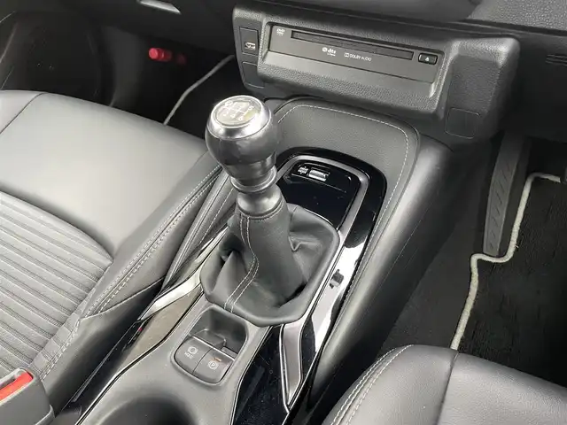 トヨタ カローラツーリング ダブルバイビー 東京都 2021(令3)年 1.8万km ブラックマイカ TRDフルエアロ/TRDドアハンドルプロテクター/モデリスタスカッフプレート/純正9インチディスプレイオーディオナビ/　DVD/CD/Bluetooth/バックカメラ/プリクラッシュセーフティ/レーンディパーチャーアラート/レーダークルーズコントロール/オートマチックハイビーム/クリアランスソナー/LEDヘッドライト/LEDデイライト/純正17インチアルミホイール/ハーフレザーシート/前後ドライブレコーダー/ビルトインETC/ステアリングスイッチ/革巻きステアリングホイール/電動オート格納ミラー/ウインカーミラー/プッシュスタート/スマートキー/スペアキー/ヘッドライトレベライザー/横すべり防止/保証書/取扱説明書