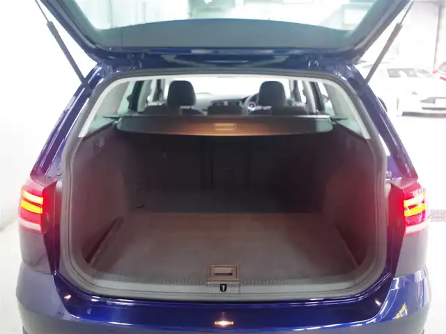 フォルクスワーゲン ゴルフ ヴァリアント TSIハイライン 兵庫県 2018(平30)年 4.4万km アトランティックブルーメタリック テクノロジーパッケージ/デジタルメーラークラスター/ダイナミックコーナリングライト/純正ナビ/バックカメラ/フルセグTV/ETC/ACC/LKA/BLIS/LEDヘッドライト/パドルシフト/ルーフレール/純正17インチAW/スマートキー