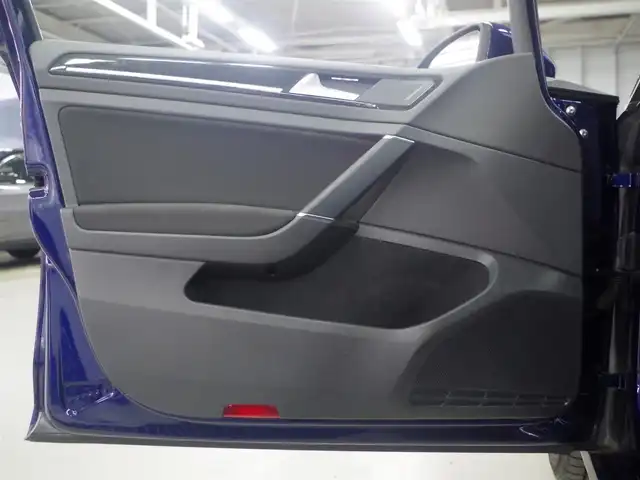 フォルクスワーゲン ゴルフ ヴァリアント TSIハイライン 兵庫県 2018(平30)年 4.4万km アトランティックブルーメタリック テクノロジーパッケージ/デジタルメーラークラスター/ダイナミックコーナリングライト/純正ナビ/バックカメラ/フルセグTV/ETC/ACC/LKA/BLIS/LEDヘッドライト/パドルシフト/ルーフレール/純正17インチAW/スマートキー