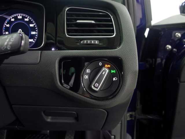 フォルクスワーゲン ゴルフ ヴァリアント TSIハイライン 兵庫県 2018(平30)年 4.4万km アトランティックブルーメタリック テクノロジーパッケージ/デジタルメーラークラスター/ダイナミックコーナリングライト/純正ナビ/バックカメラ/フルセグTV/ETC/ACC/LKA/BLIS/LEDヘッドライト/パドルシフト/ルーフレール/純正17インチAW/スマートキー