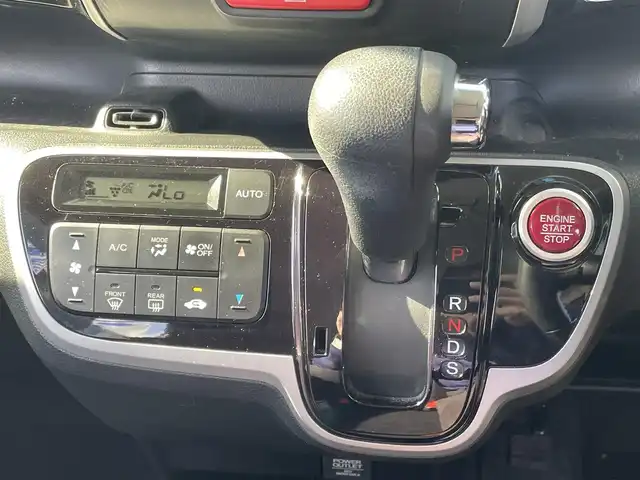 ホンダ Ｎ ＢＯＸ カスタム G ターボSSパッケージ 兵庫県 2014(平26)年 8.7万km スマートブラック (株)IDOMが運営する【じしゃロン神戸名谷店】の自社ローン専用車両になりますこちらは現金またはオートローンご利用時の価格です。自社ローンご希望の方は別途その旨お申付け下さい。/純正ナビ(フルセグTV/CD，DVD/BT)/バックカメラ/両側パワースライドドア/純正アルミホイール/ビルトインETC/オートライト/ターボ/スペアキー