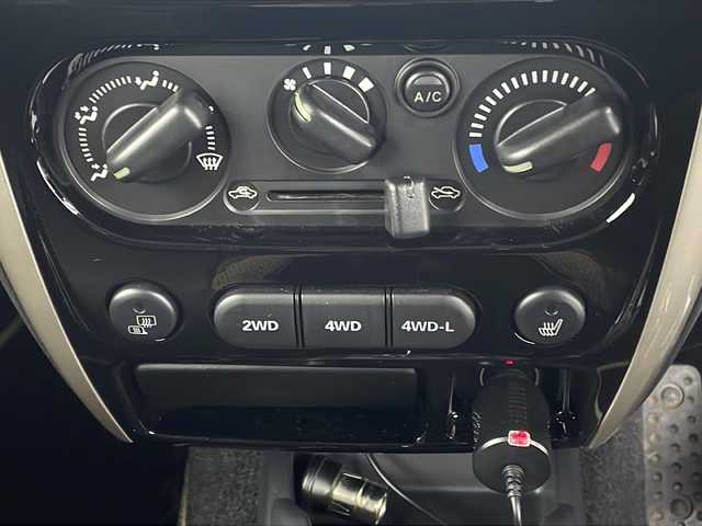 スズキ ジムニー ランドベンチャー 新潟県 2016(平28)年 7.9万km ブルーイッシュブラックパール3 4WD/社外SDナビ/(AM/FM/CD/DVD/SD/フルセグ)/バックモニター/前後ドライブレコーダー/運転席シートヒーター/ハーフレザーシート/純正16インチアルミホイール/純正アルミホイール付夏タイヤ積込/(175/80/R16/5mm)/ETC